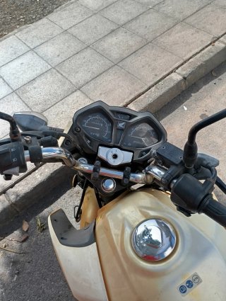 Honda CB125F Negra/Dorada