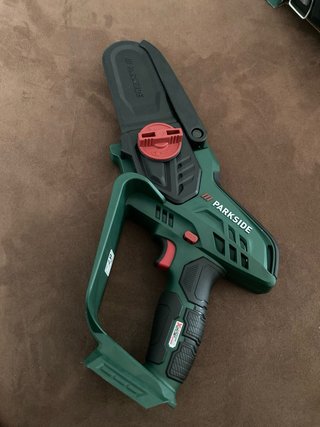 Mini sierra recargable 20V con DOS cadenas d corte