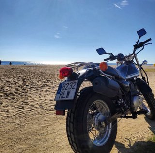 Suzuki Van Van 125 Negra/Plateada