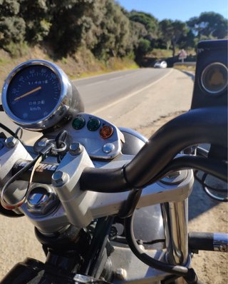 Suzuki Van Van 125 Negra/Plateada