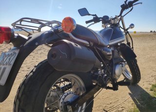 Suzuki Van Van 125 Negra/Plateada