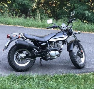 Suzuki Van Van 125 Negra/Plateada
