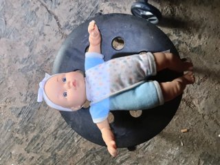 Carrito de muñecas azul con capota + 3 muñecas