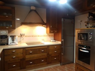 Bonita cocina de madera en buen estado