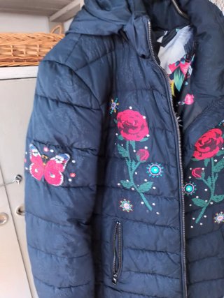 Abrigo Desigual Talla M Flores Bordadas