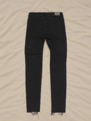 Zara pantalón vaquero negro con bolitas