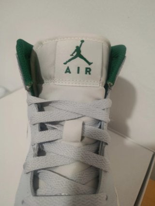 Nike Air Jordan Verde y Blanco