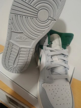 Nike Air Jordan Verde y Blanco