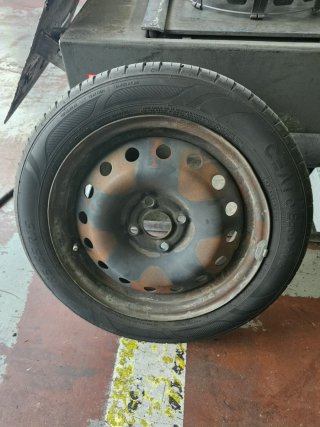 Llanta 185/55R15 con Rin 100x4