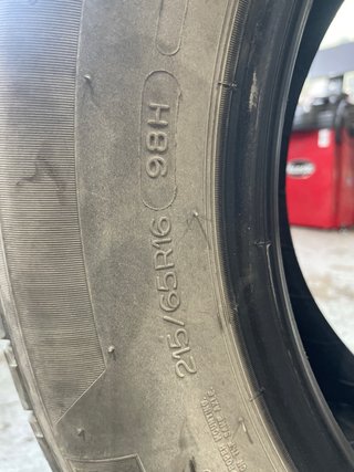 2 Neumático 215/65 R16