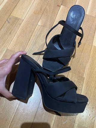 Tacones negros Stradivarius
