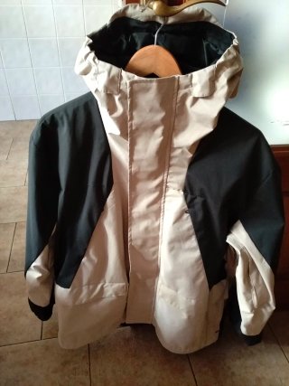 Parka hombre beige y negra