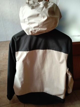 Parka hombre beige y negra