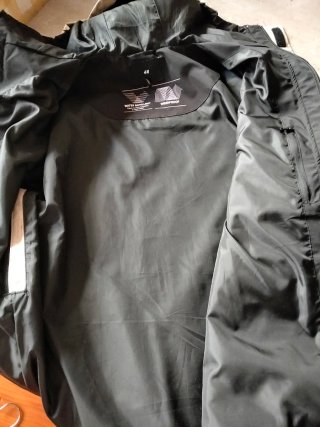 Parka hombre beige y negra