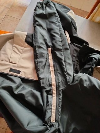 Parka hombre beige y negra