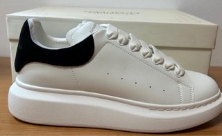 Alexander McQueen Zapatillas Blancas y Negras