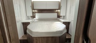 autocaravana Benimar 496 con cama en isla