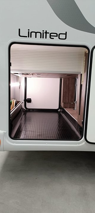 autocaravana Benimar 496 con cama en isla