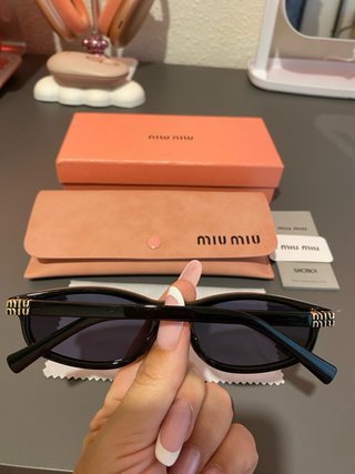 Gafas de sol Miu Miu negras