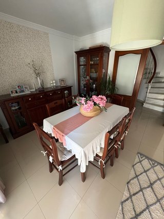 Mesa de comedor con 6 sillas