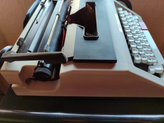 Máquina de escribir Olivetti Lettera 42