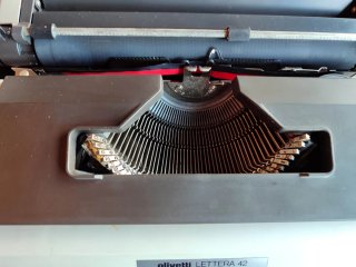 Máquina de escribir Olivetti Lettera 42