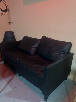 Sofá de cuero negro Tengo 4 sofás iguales 30€/U