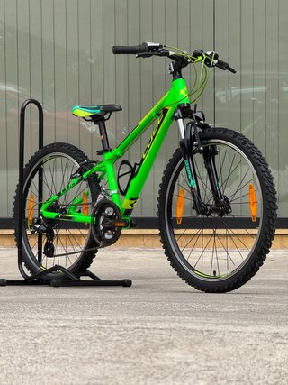 Bicicleta Cube Kid 240 Nero-Verde