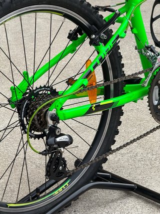 Bicicleta Cube Kid 240 Nero-Verde