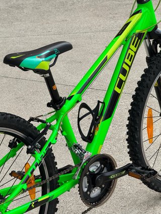 Bicicleta Cube Kid 240 Nero-Verde