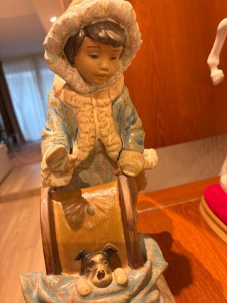Figura Lladro Niña con Trineo y Perros