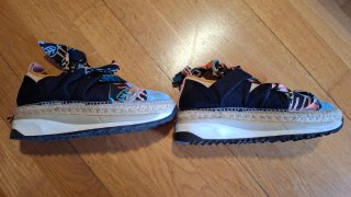 Zapatillas de cáñamo con plataforma multicolor.