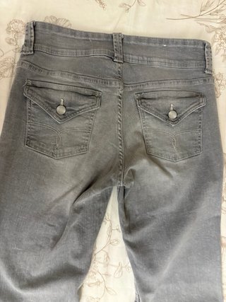 Pantalón vaquero elástico gris