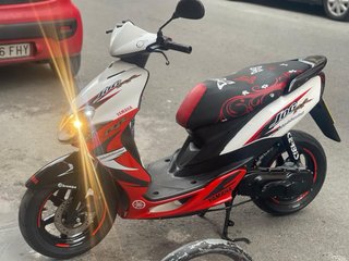 Yamaha Jog RR Roja y Blanca