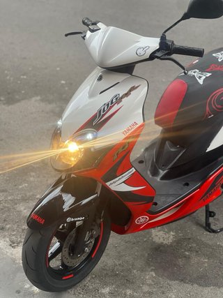 Yamaha Jog RR Roja y Blanca