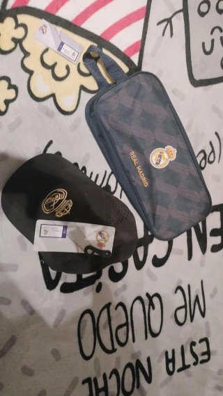 Zapatillero Botas y Gorra Oficial Real Madrid