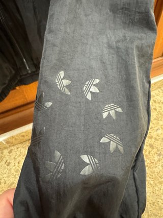 Chaqueta deportiva Adidas negra