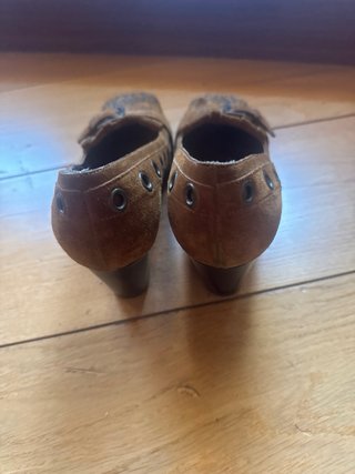 Scarpe col tacco Dolce&Gabbana in pelle scamosciata con borchie