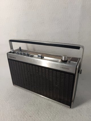Radio Sakura 4 Waveband Vintage