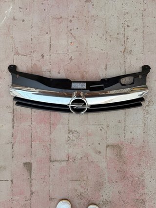 Parrilla Opel Astra H
