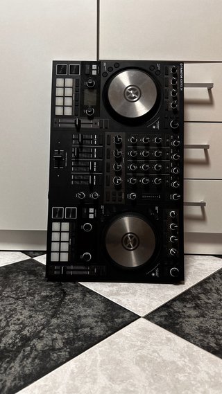 Controlador DJ Native Instruments Traktor S4 Mk II