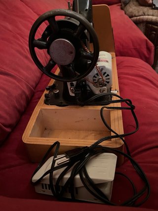 Máquina de coser blanca