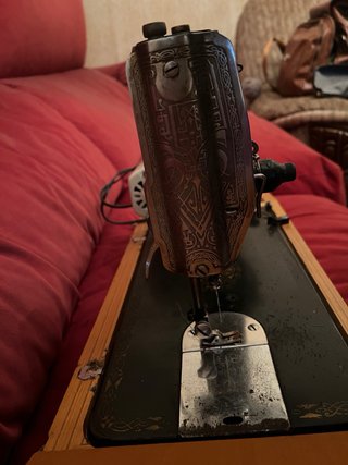 Máquina de coser blanca