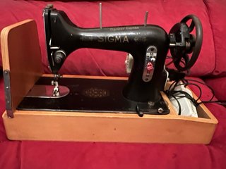 Máquina de coser blanca