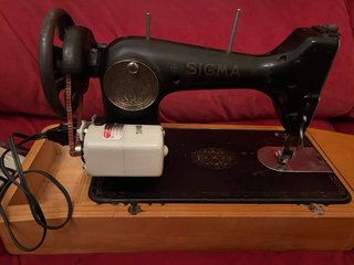 Máquina de coser blanca