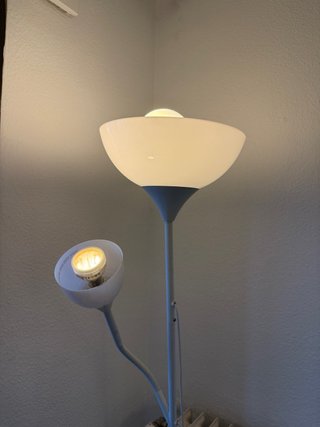 Lámpara de pie IKEA lectura