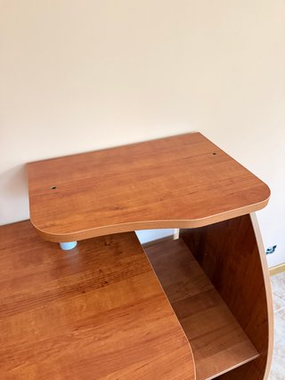 Escritorio o mesa de estudio de madera