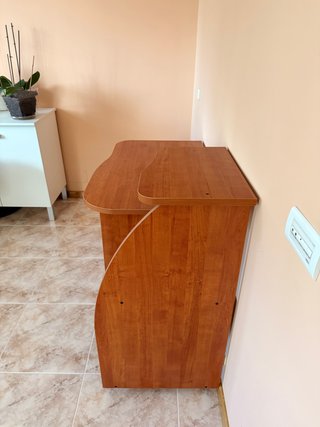 Escritorio o mesa de estudio de madera