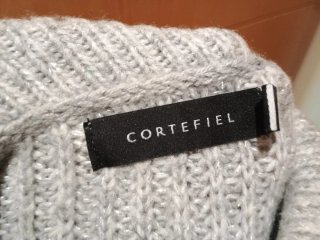 Jersey Cortefiel cuello alto gris con hilos plata