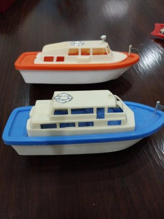 Coppia motoscafi giocattolo anni '70